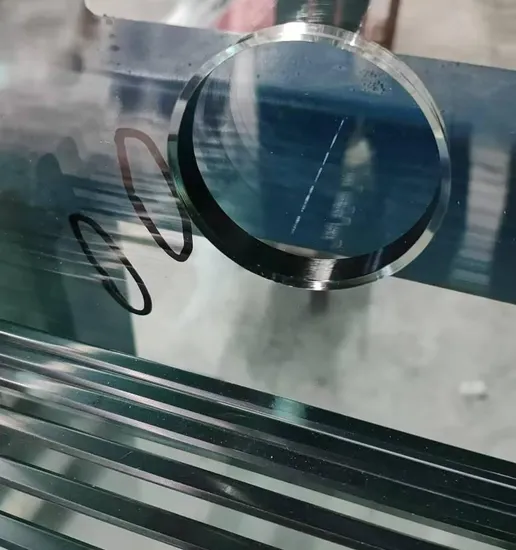 Lápiz de vidrio templado curvado extra claro bordes y ranuras pulidos planos