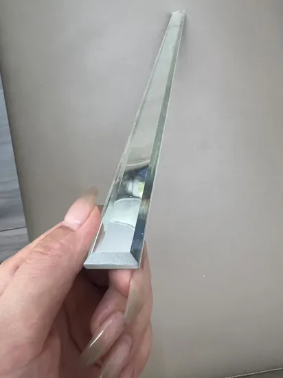 Mirror biselado de una tira de 5 mm de largo